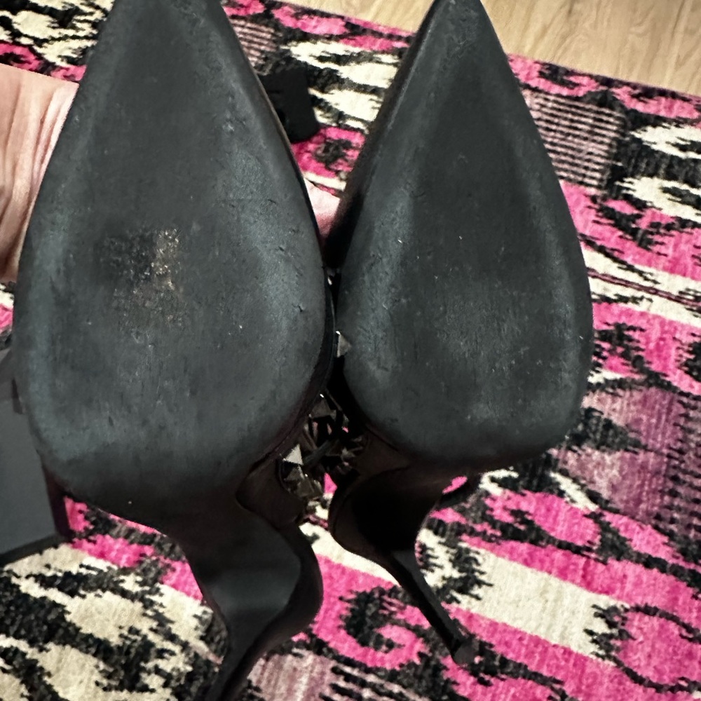 Valentino Rockstud Noir T-Strap pump/heel. Size 42. Box & dust bag. Fit 11 best. - Picture 4 of 9